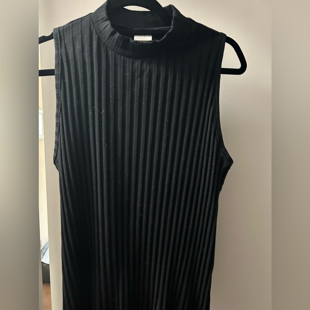 Black striped sleeveless turtleneck